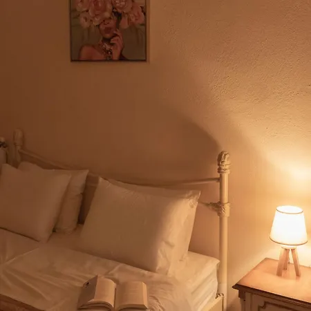 Helen's Vintage Apartment *